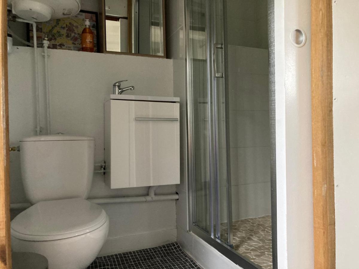 فيلا Tiny House Du Haras Cour Lozey Sainte-Marguerite-des-Loges المظهر الخارجي الصورة